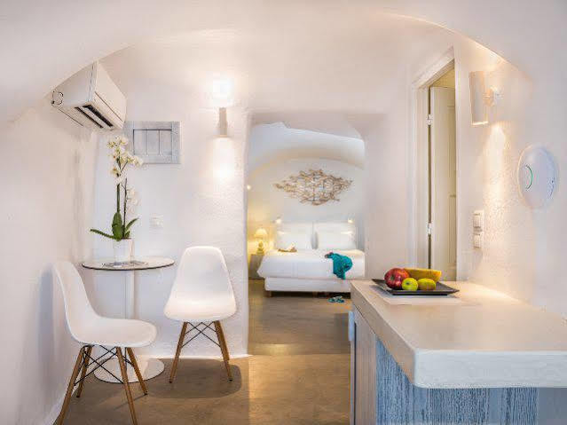 Hôtel On The Rocks Santorini à Imerovígli Extérieur photo